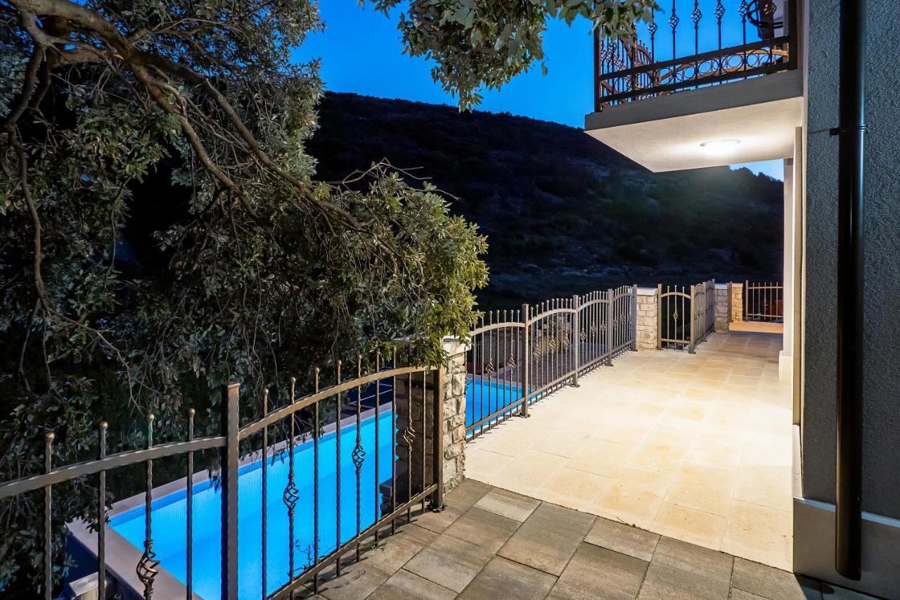Holiday Home Beyla Pucisca Exterior photo